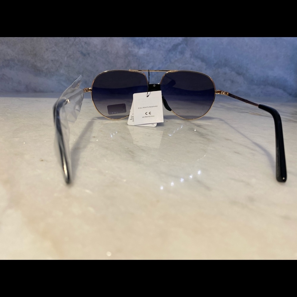 Sun glasses aviator looking universal fit